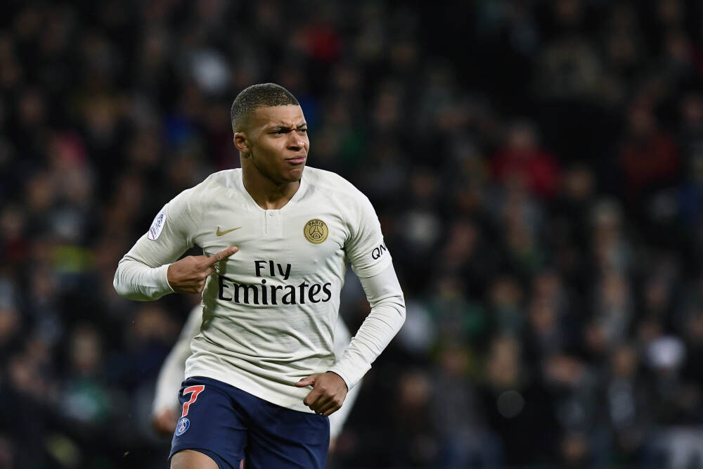 国泰航空拟与卡塔尔航空订立回购契约 于场外回购约6.43亿股股份